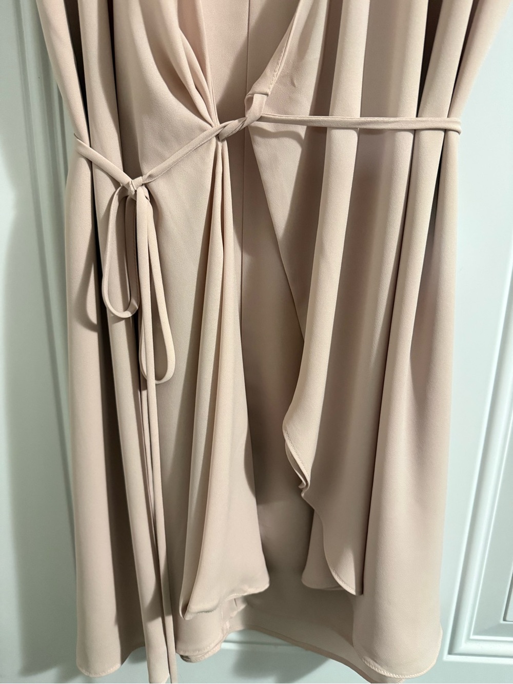 45. Aritzia Babaton Wallace Wrap Dress
Soft Blush Small - Picture 6 of 9